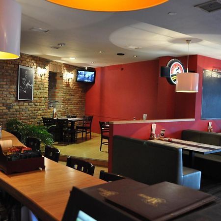 奥里克酒店 Płońsk 外观 照片